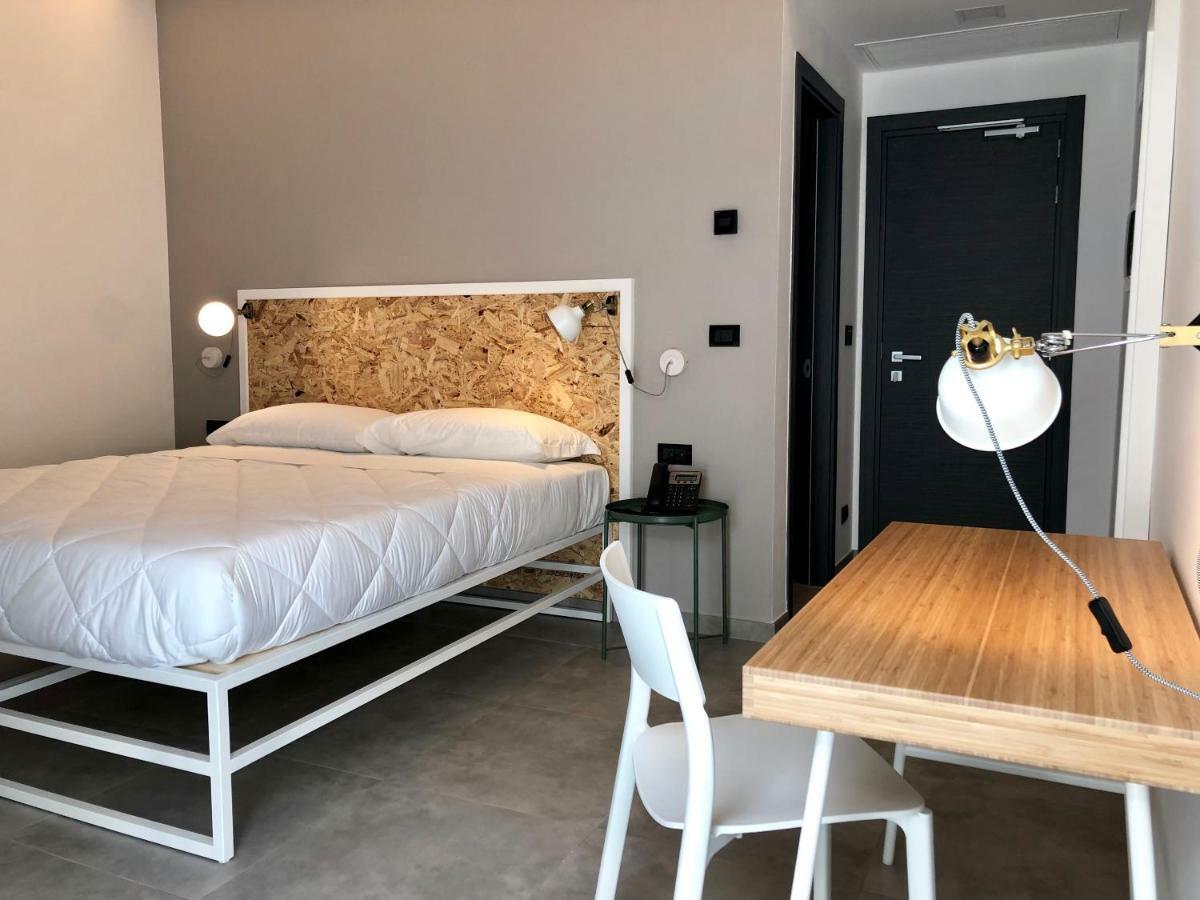 Residence Hotel Moderno Bari Esterno foto